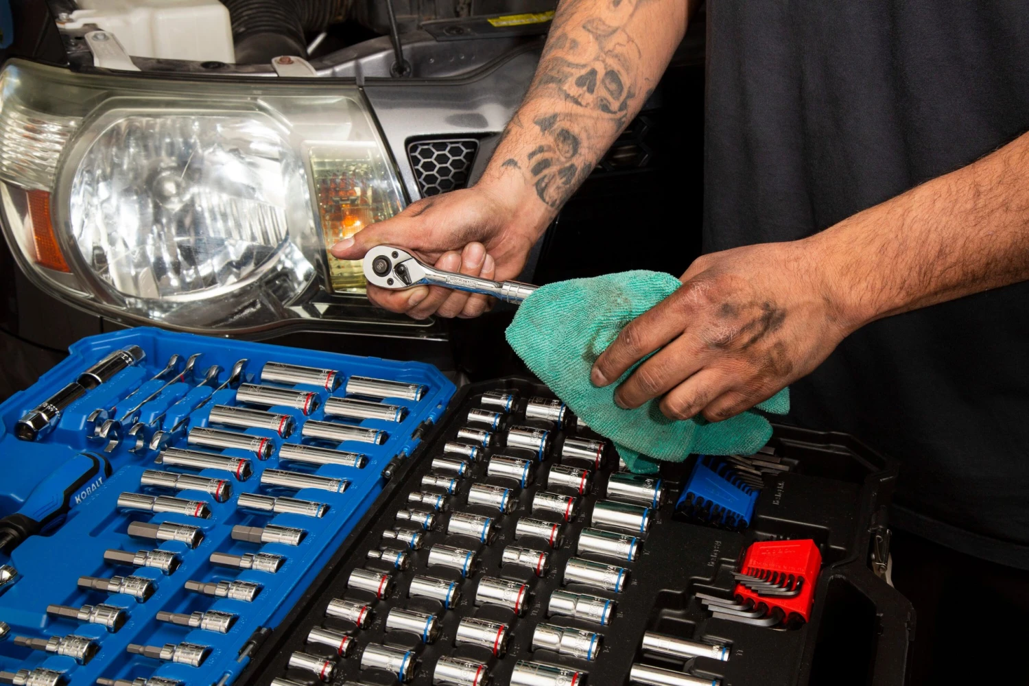 Kobalt Mechanics Tool Sets 154-Piece Standard (SAE) and Metric Combination Polished Chrome Mechanics Tool Set (1/4-in; 3/8-in) 19 Kobalt Mechanics Tool Sets 154-Piece Standard (SAE) and Metric Combination Polished Chrome Mechanics Tool Set (1/4-in; 3/8-in) - Image 19