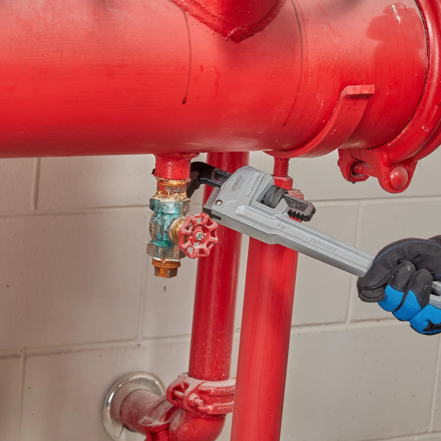 Kobalt Pipe Wrenches 14-in Aluminum Pipe Wrench 3 Kobalt Pipe Wrenches 14-in Aluminum Pipe Wrench - Image 3