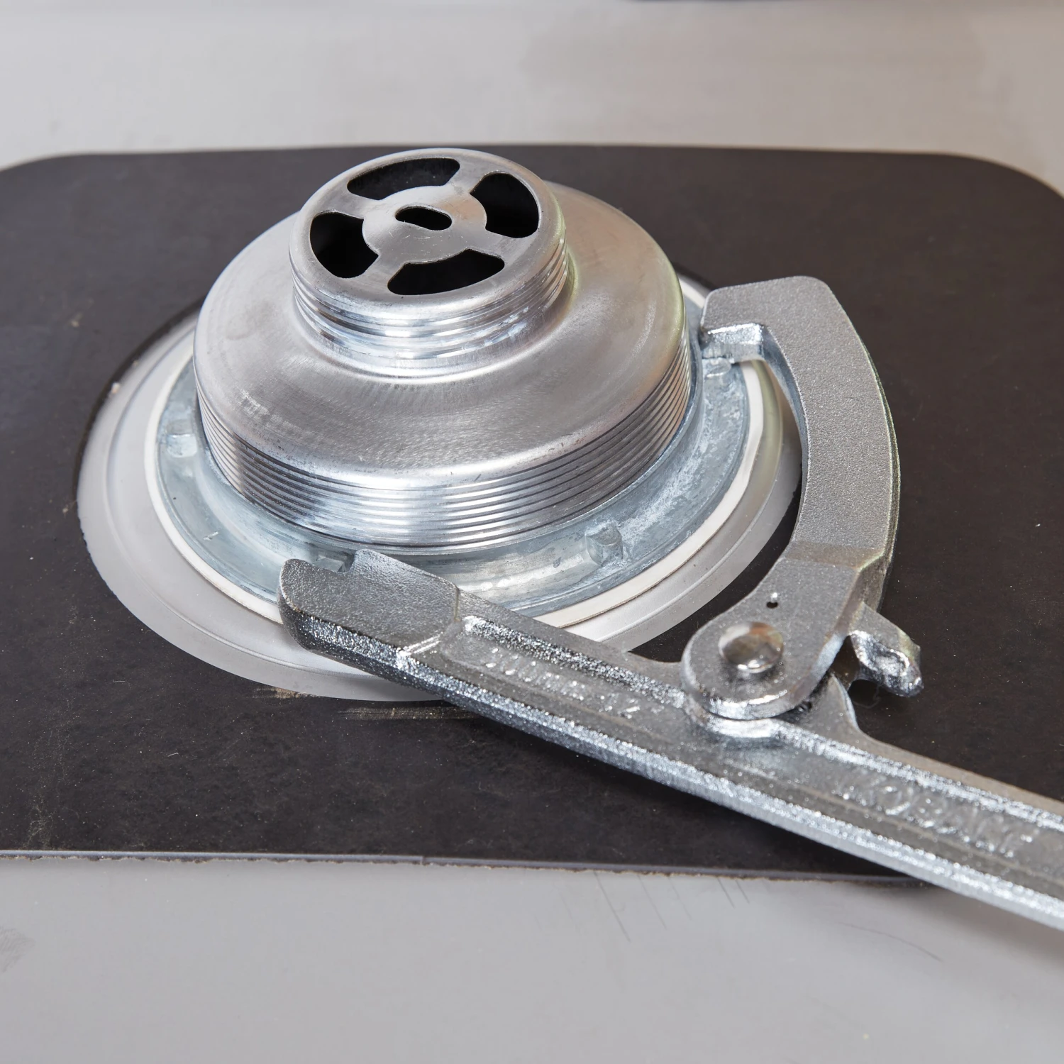 Kobalt Plumbing Wrenches & Specialty Tools 12-in Lock-nut Wrench 4 Kobalt Plumbing Wrenches & Specialty Tools 12-in Lock-nut Wrench - Image 4